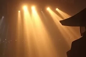 《像素往事》老式显示器像素画面的剧照